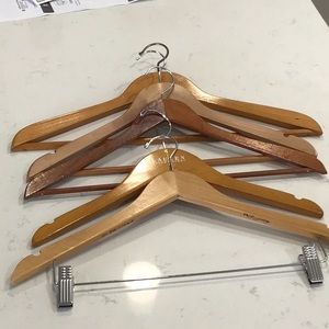 5 Wooden Suit Hangers - Unisex